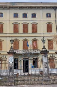 Facciata della villa sede del liceo Artistico